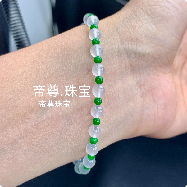 白冰冰绿圆珠子玉石精美手串