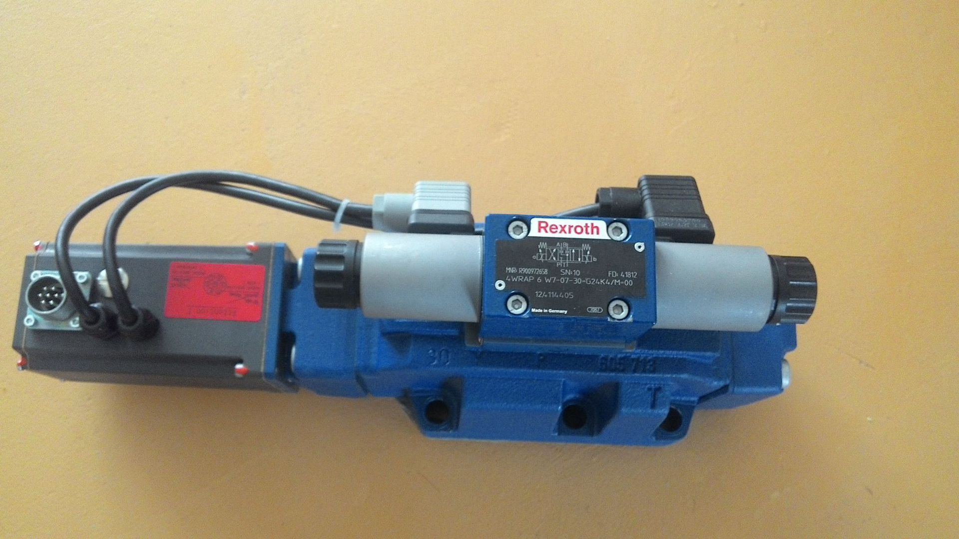 R901125572 4WRKE25W6-220L-3X/6EG24ETK31/F1D3M力士乐比例阀