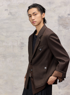 芸蚁〔棕月泥〕羊毛混纺多形态人纹肌理不对称可立平驳领外套西装