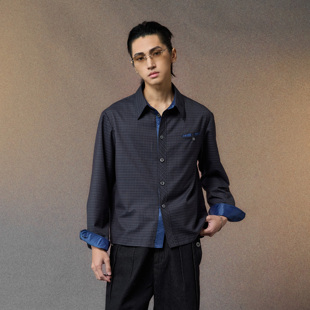 芸蚁〔海上传奇〕门襟撞宝石蓝微光泽黑蓝暗格子多形态结构衬衫