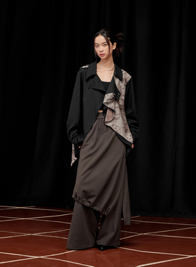 芸蚁「妖姬」打褶层次结构水墨扎染印花光影垂片拼接长袖衬衫_舞