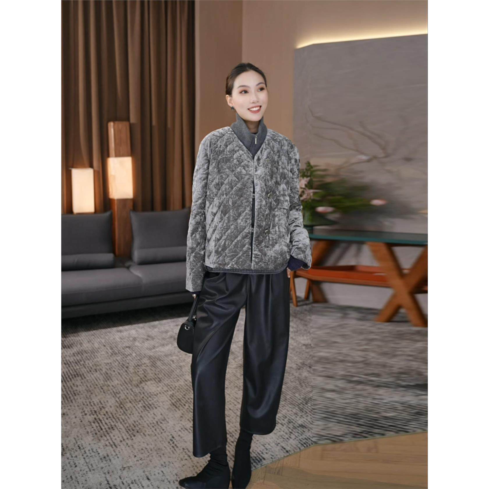 周粥设计感菱格丝绒棉服2025冬季新款气质V领短款长袖棉衣外套女,个性定制/设计服务/DIY,棉服工装,淘宝优惠券,粉丝福利购,淘宝优惠卷