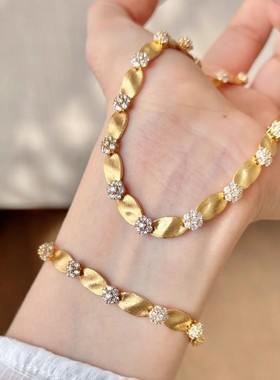 法国gentle motto设计新中式绸带拉丝金色水波纹项链女复古镶钻