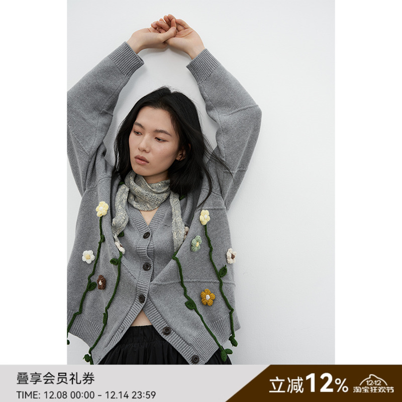 SAME FLOW 男女同款V领复古手工刺绣立体花朵针织宽松直筒开衫