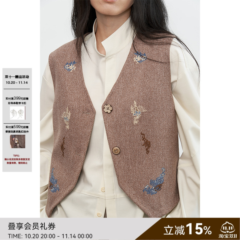 SAMEFLOW 肉桂浅咖刺绣马甲木制重工花型纽扣入秋氛围穿搭外套