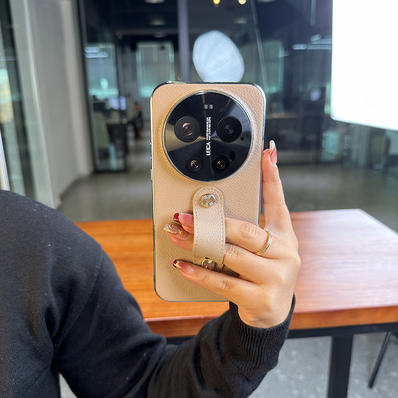 高级咖色腕带适用小米17ultra手机壳电镀皮纹米17ultra保护套全包防摔高档15ultra网红手腕带ins女款14ultra