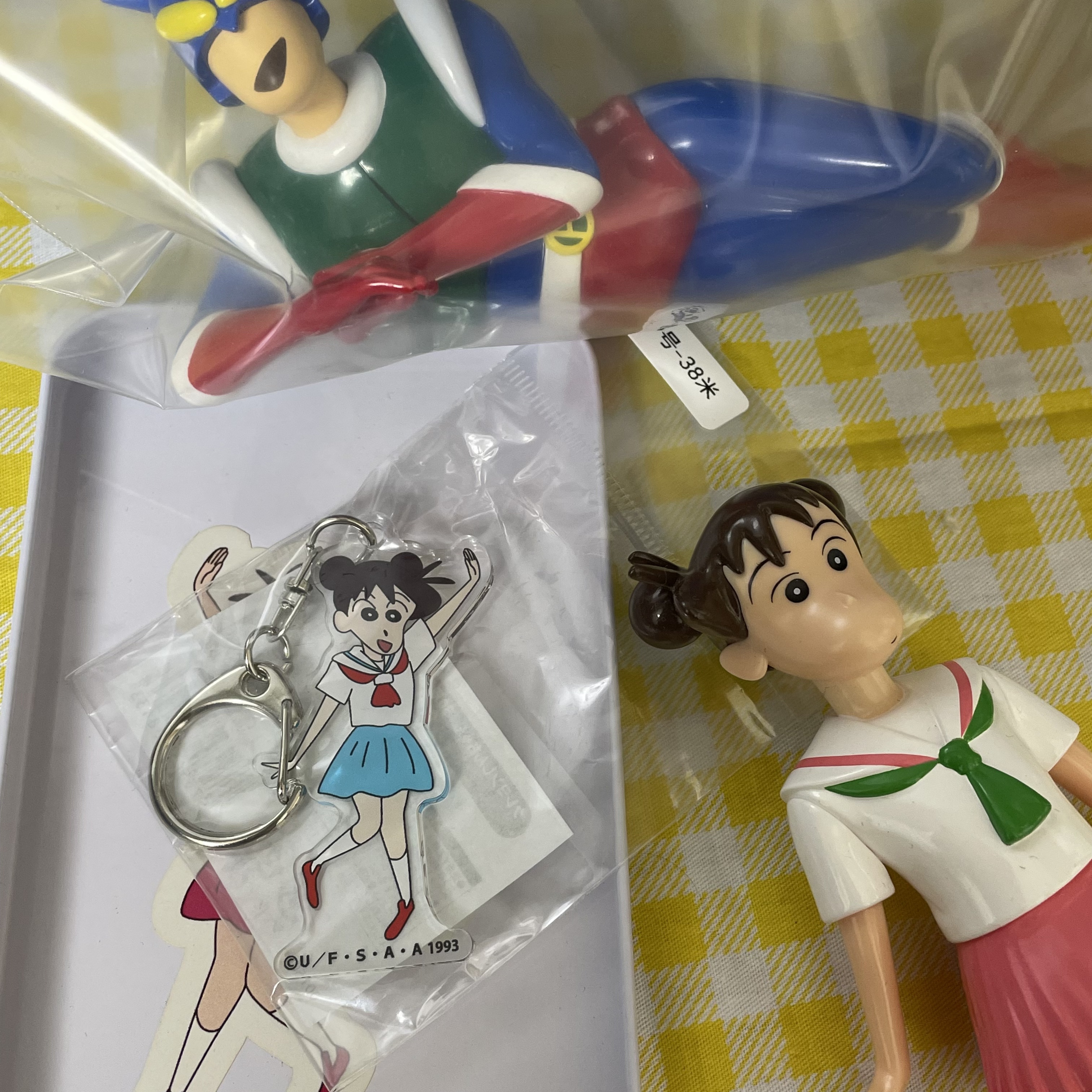 日本正版蜡笔小新亚克力挂饰剧场丽丽子全人物黑色小白咪咪子红薯