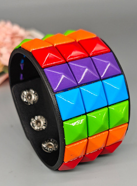 PU手环欧美朋克多彩色四方铆钉皮革手链个性骑行酒吧手带男加宽皮