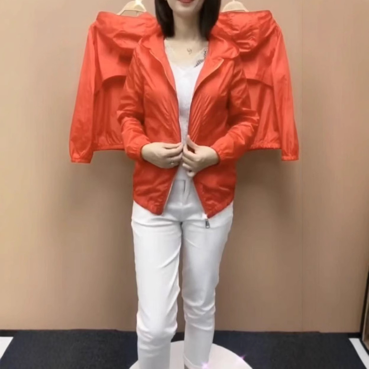 英国moleubak夏季新款女连帽防晒短外套色小个子时尚