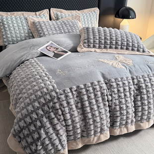 2025新款 350克剪花牛奶绒四件套三拼角蝴蝶灰色咖色男生高级感