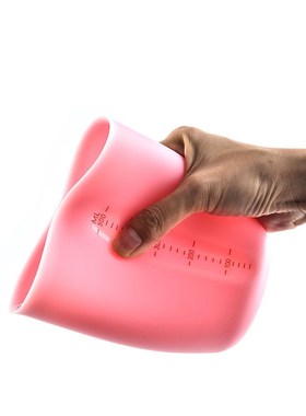 Silicone Measuring Cup With Graduated Chocolate Butter Water