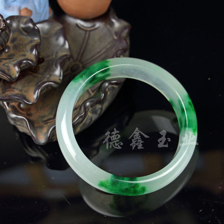 种花家无事牌处理油清豆青玉手镯石英岩玉b货手镯巴山玉手镯飘花