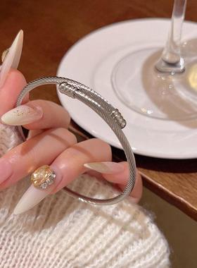 小众2024新款手环金属冷淡风