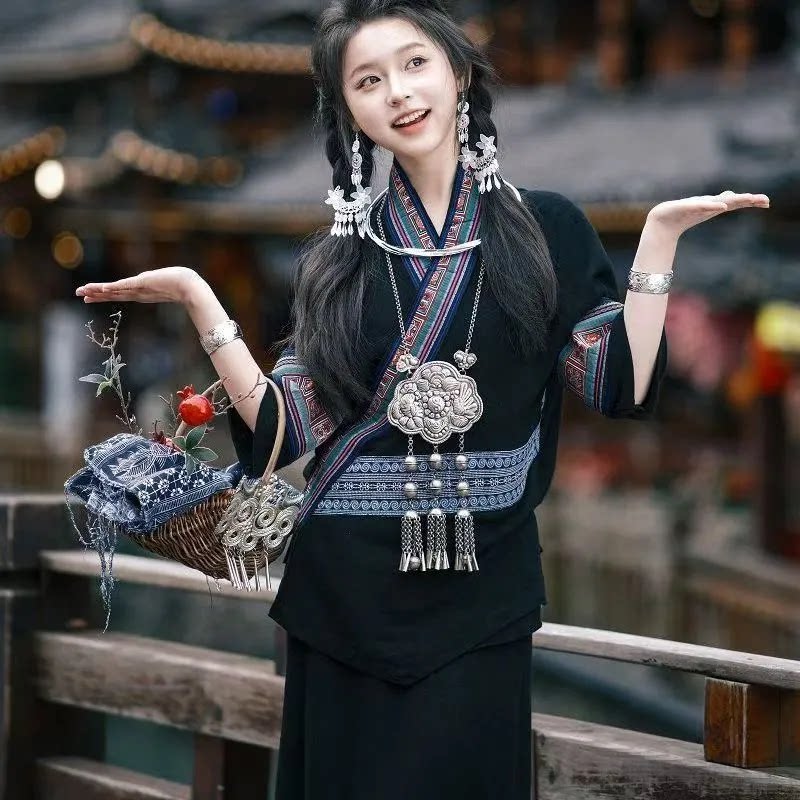 苗族服装少数民族苗疆女云南大理民族服装/舞台装