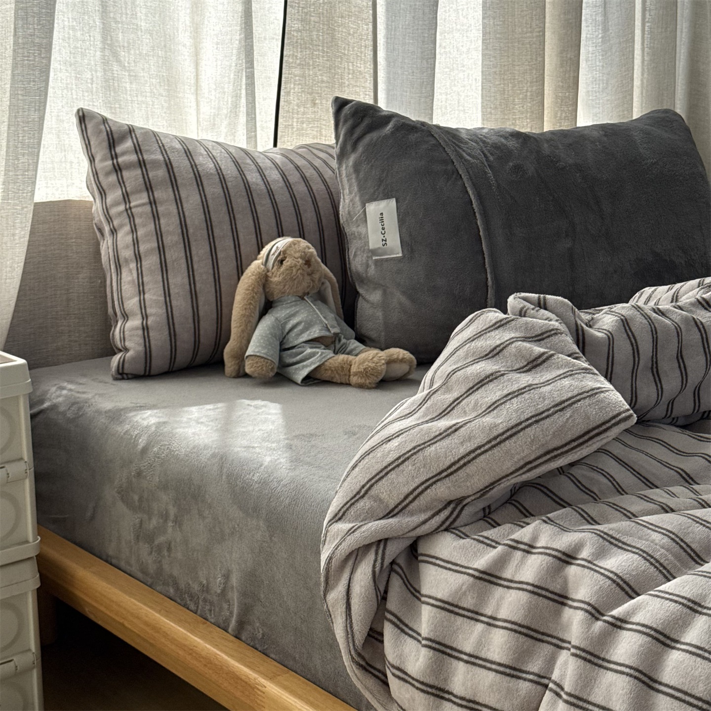 日式简约ins灰色条纹牛奶绒四件套冬天珊瑚绒法兰绒三件套床笠1.8