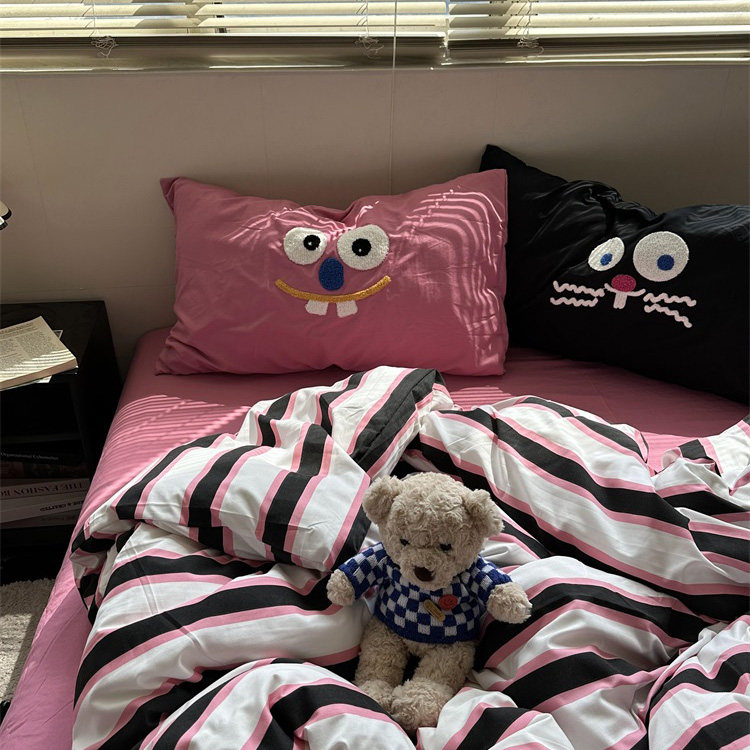 ins混搭风酷黑玫粉线条毛巾绣水洗棉四件套床单纯色被套1.8三件套