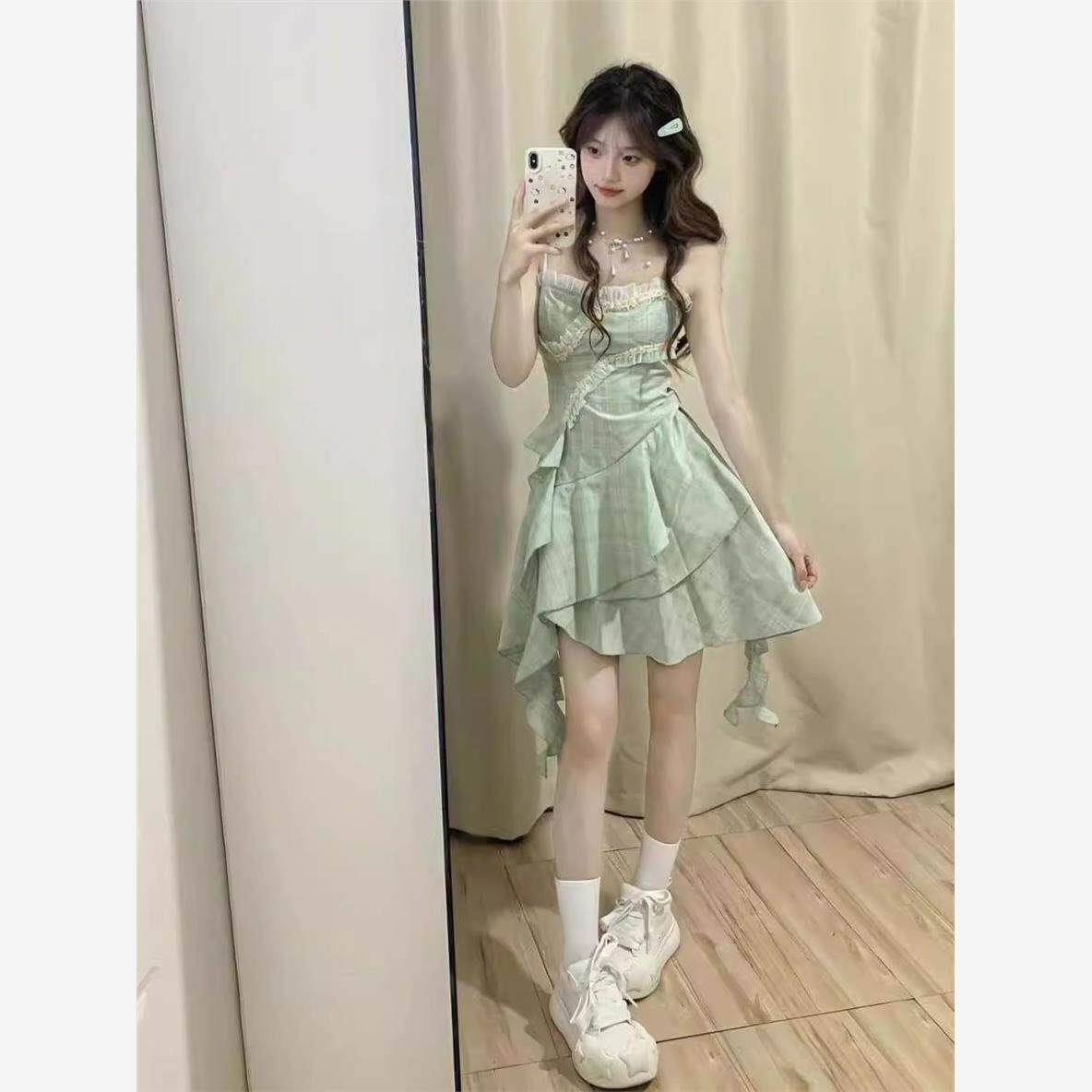 2025季新款少女风甜美绿色无袖吊带裙学生收腰显瘦不规则中长裙