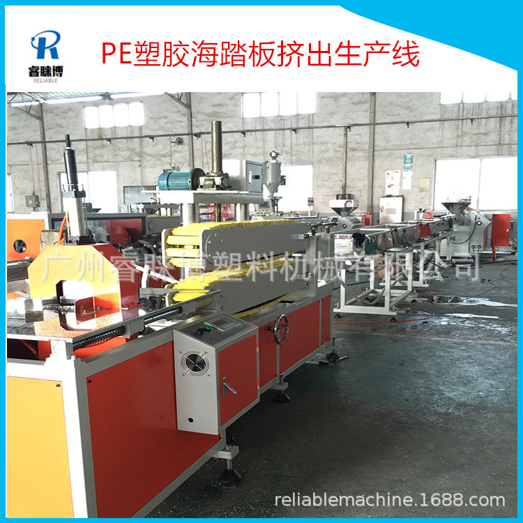 PE塑胶海洋踏板生产设备 广州PE塑胶板生产线