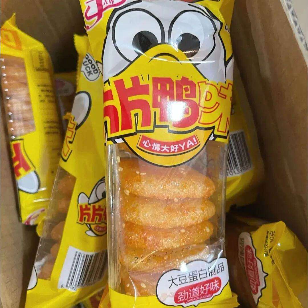 金喜旺片片鸭啤酒烤鸭味爆汁辣片辣条豆制品8090童年怀旧零食