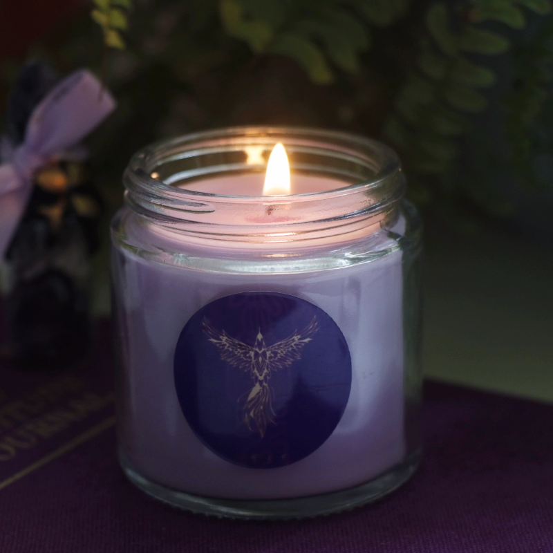 助眠室内紫色香薰蜡烛薰衣草