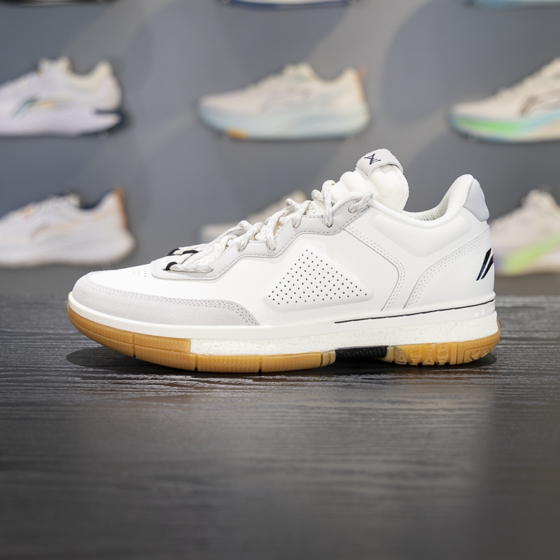 李宁男子缓震回弹低帮篮球鞋