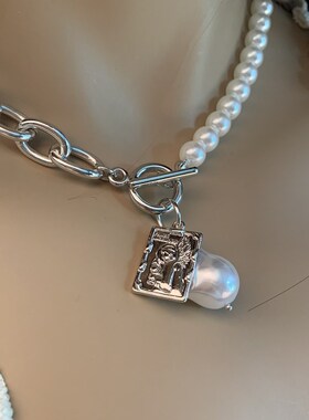 European and American Specialshaped Pearl Collarbone Sweater