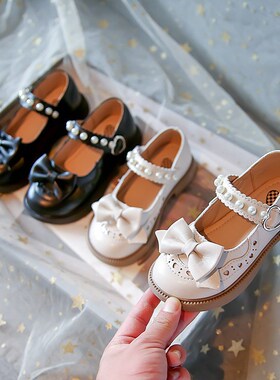 Spring 2025 SoftSoled Girls Leather Shoes w Magic Strap Prin