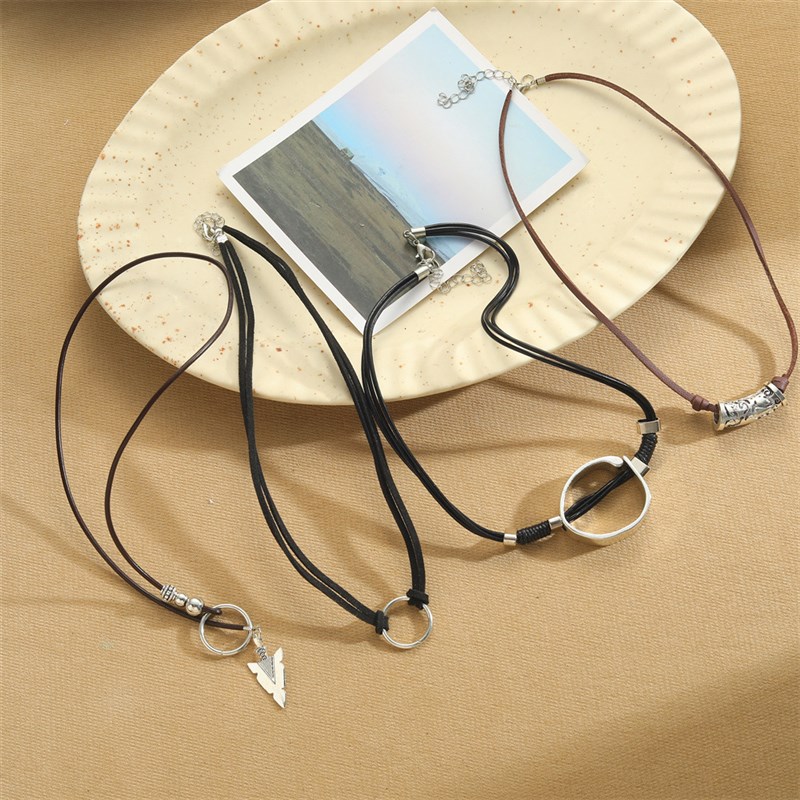 Retro Personality Minimalist Triangle Alloy Pendant Collarbo