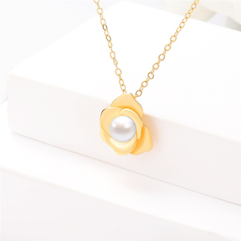 Flowershaped Pearl Pendant Necklace Fashionable Light Luxury