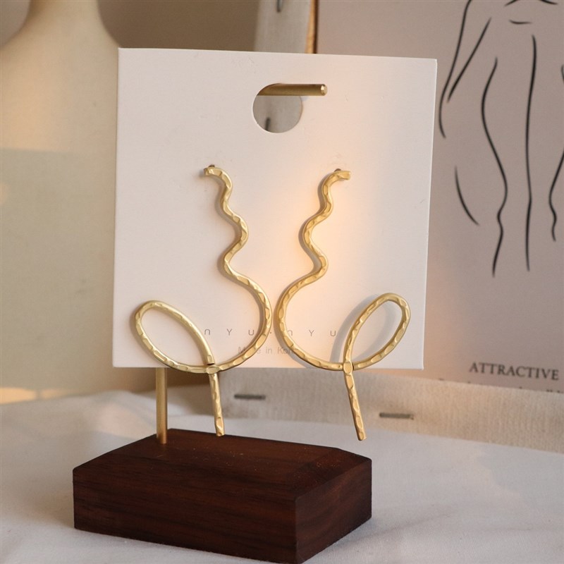 Korean Line Sense EuroAmerican Style Matte Metal Texture Ear