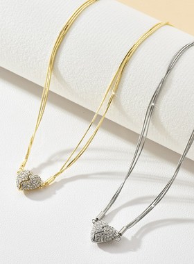 Unique Magnetic Heart Necklace Fashionable Personality Choke