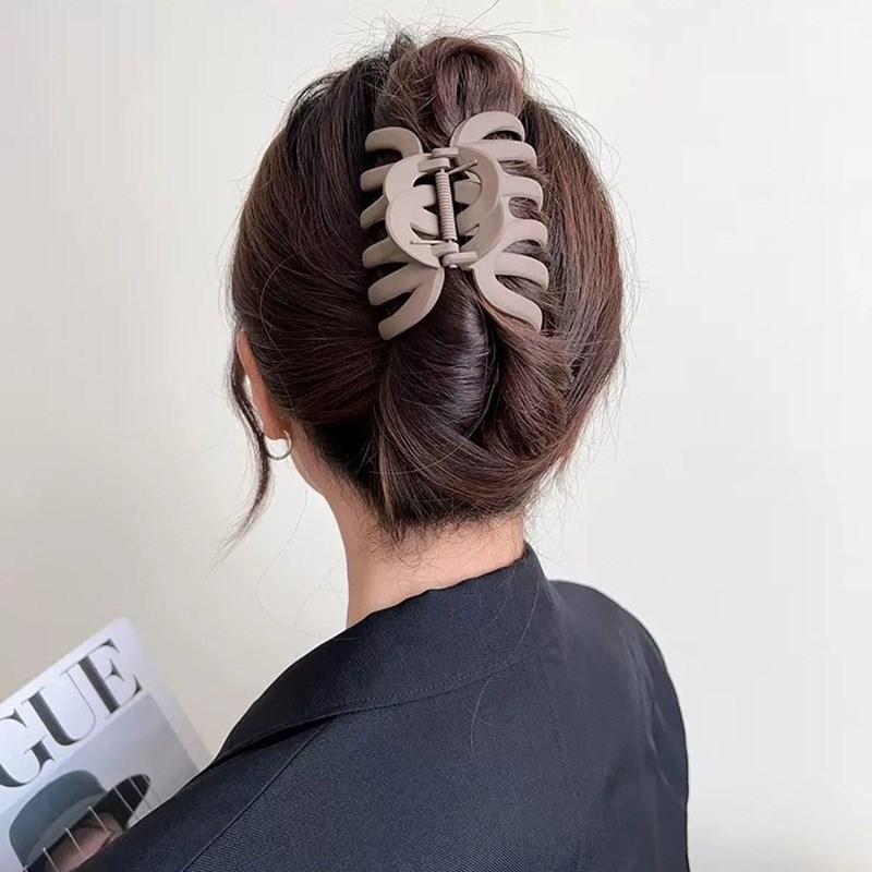 Simple Matte Grips Hair Volume Back Head Bun Shark Clip Hair