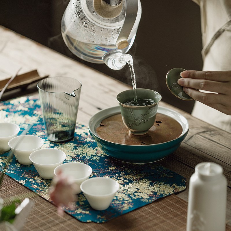 White Porcelain Teapot Jar with Relief of Taihu Lake Stone T