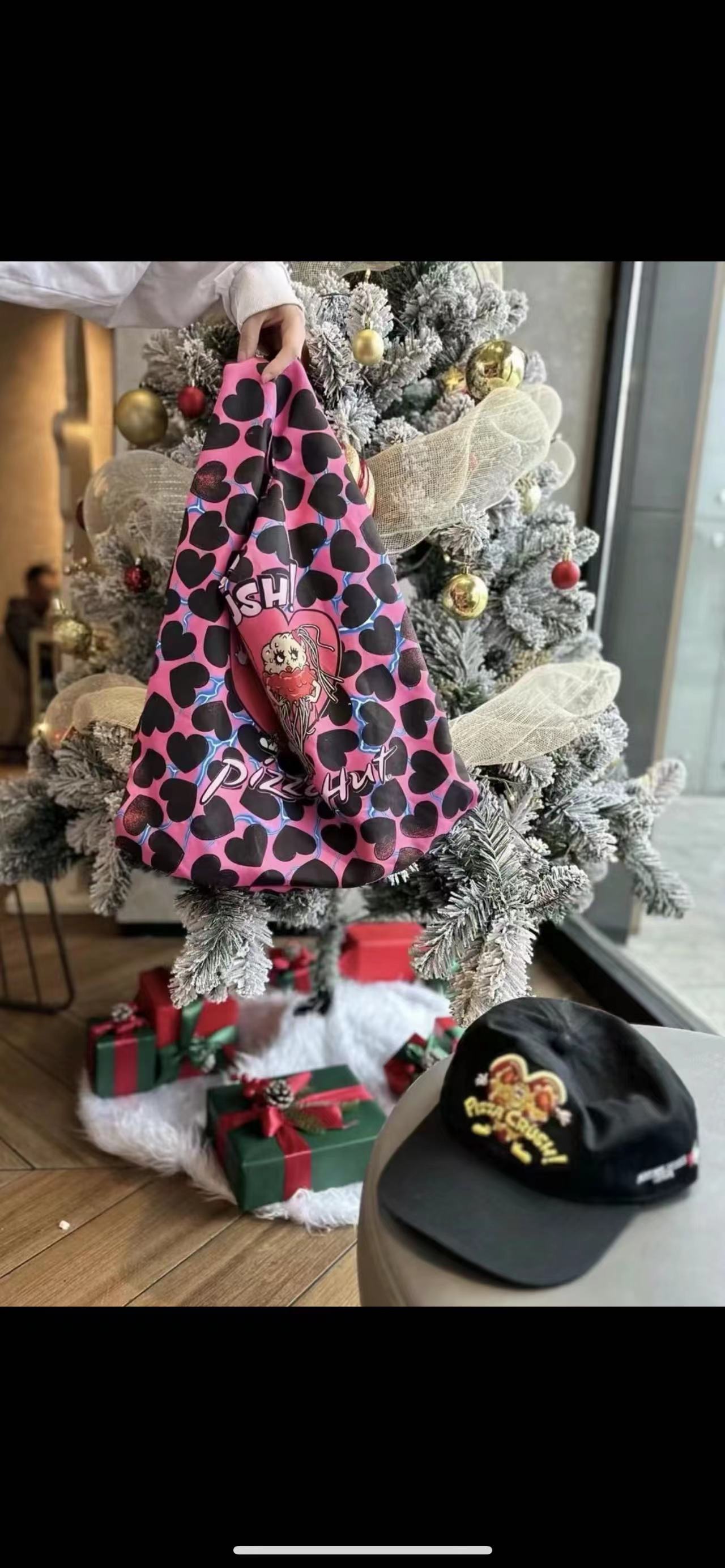 2023必胜客爱不设限周边必胜客披萨热恋背心包爱心披萨刺绣棒球帽