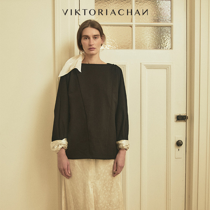 VIKTORIACHAN假日胶囊系列新品 一字宽领撞色立体卷边长袖卫衣