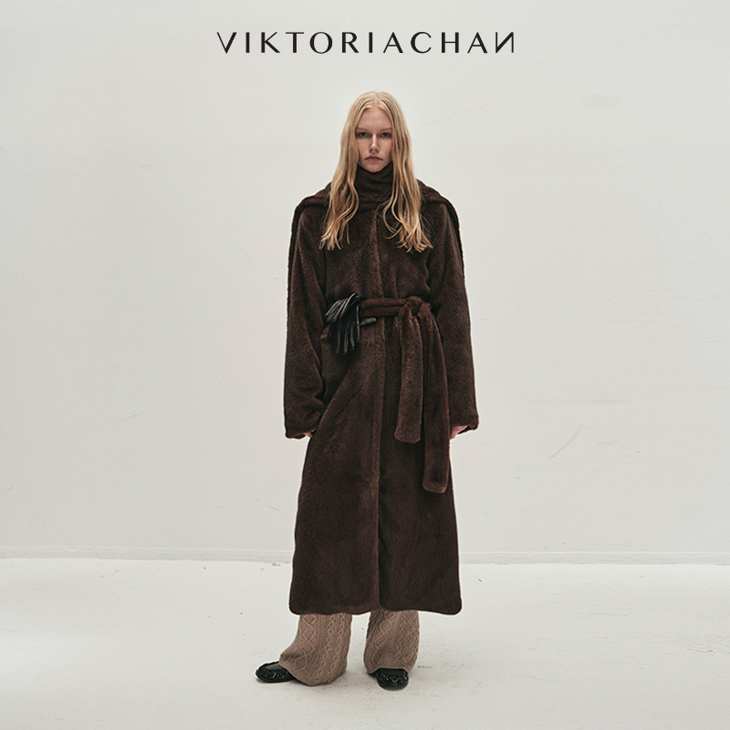VIKTORIACHAN25/26秋冬成衣系列新品 圆领系带环保皮草长款大衣