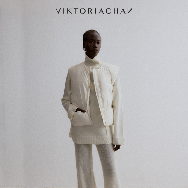 后身底摆处有抽绳可根据穿搭需求调节松紧