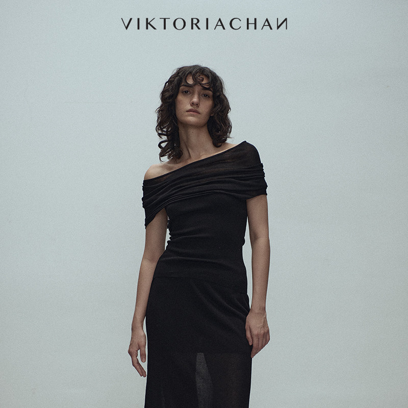 VIKTORIACHAN25SS春夏成衣系列 层次感荡领露背抹胸针织上衣