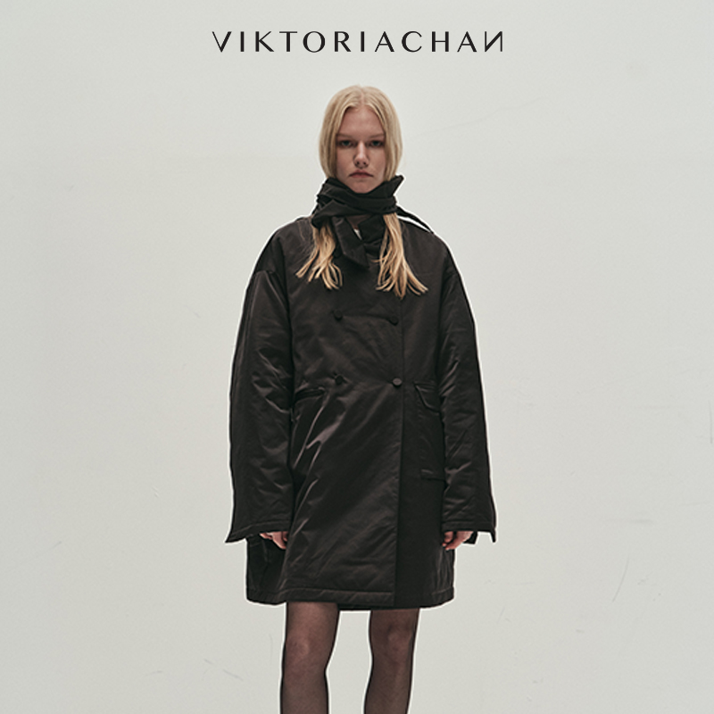 VIKTORIACHAN25/26秋冬成衣系列新品 高领排扣落肩宽松棉服外套