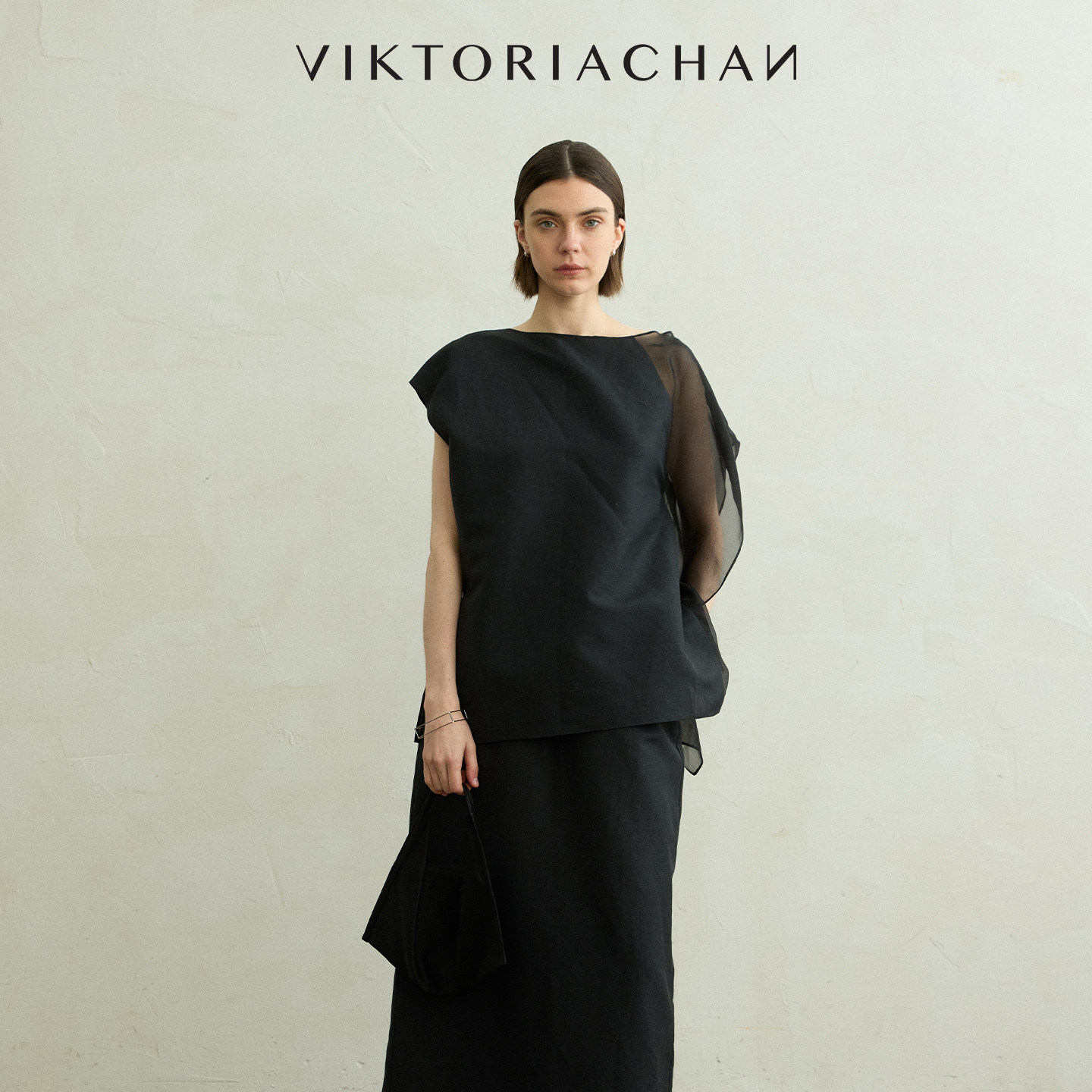 VIKTORIACHAN26PF早秋成衣系列新品 不对称拼接无袖宽松开衩上衣