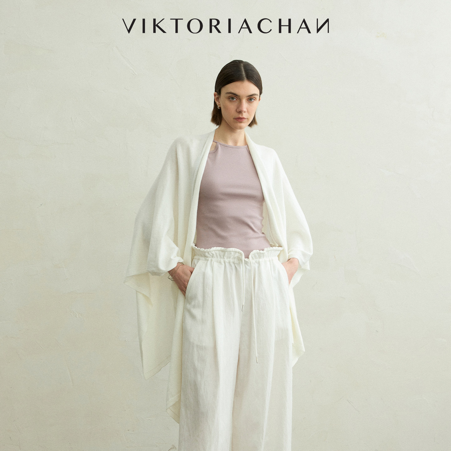 VIKTORIACHAN26PF早秋成衣系列新品 无领开襟棉质披肩式廓形斗篷