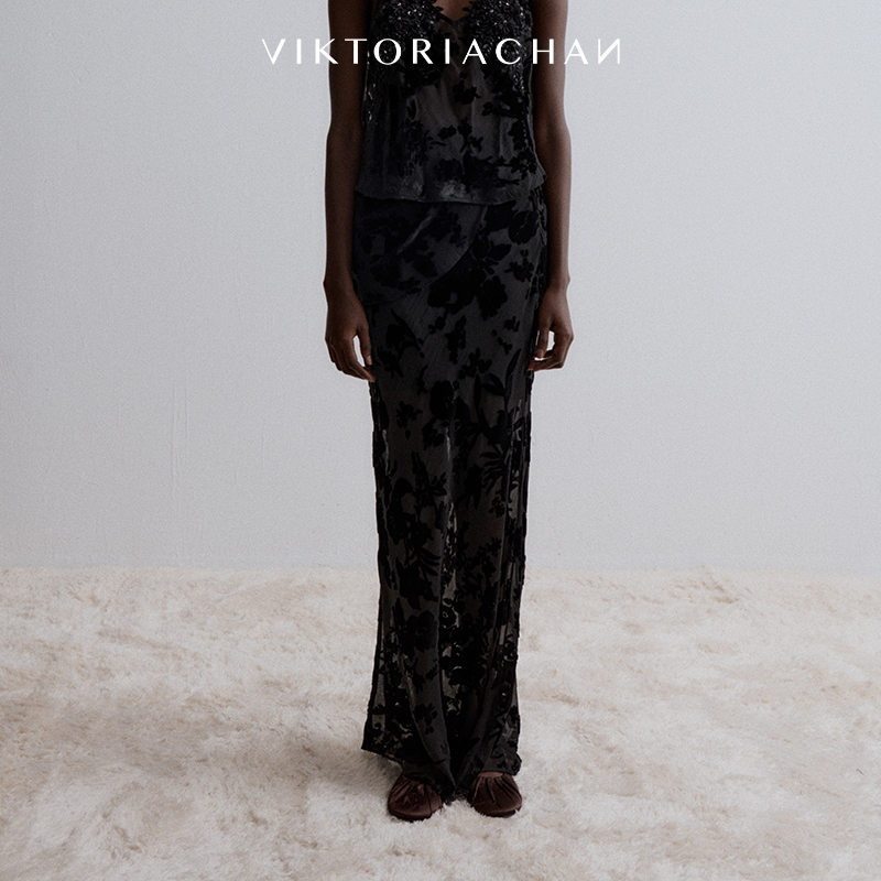 腰间做褶皱搭片设计叠加低调层次