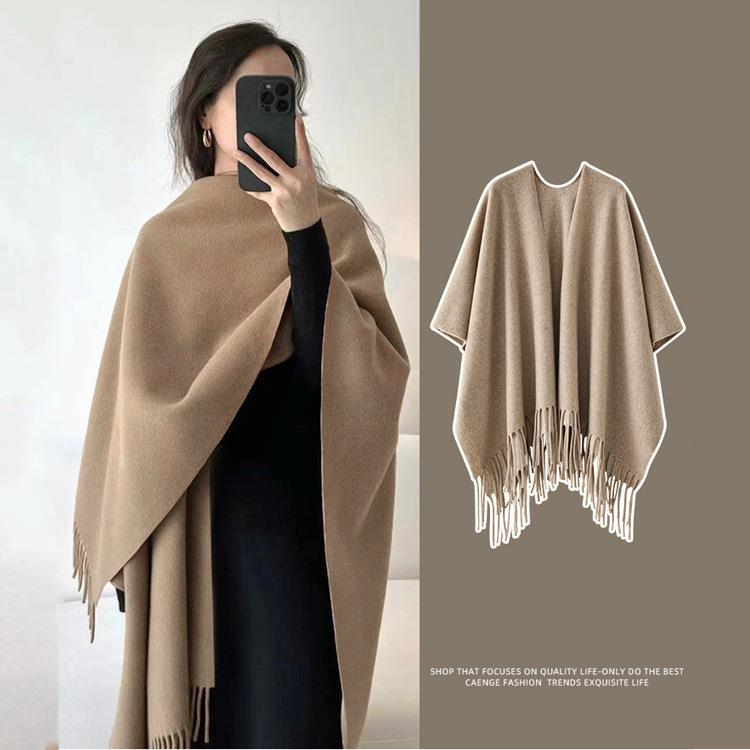 高级感仿羊绒燕麦色大披肩外搭女士披风斗篷冬季保暖护肩颈围巾