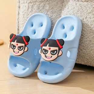 卡通哪吒儿童洗澡拖鞋男童女孩夏季浴室防滑厚底宝宝漏水速干凉拖