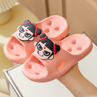 可爱哪吒儿童洗澡拖鞋女童夏季浴室家用厚底防滑漏水速干沙滩凉拖