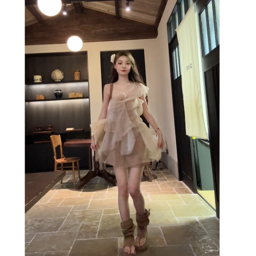七分糖法式千金风立体花朵斜肩网纱连衣裙女轻奢高级感气质蓬蓬裙