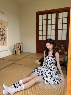 Seven 七分糖冷艳黑茶碎花网纱吊带连衣裙高腰短裙蓬蓬裙公主裙