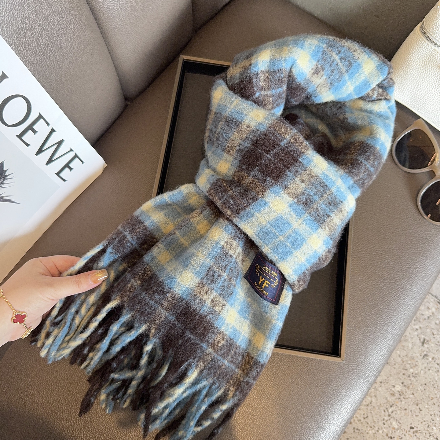 显白蓝棕格子围巾女韩系洋气百搭