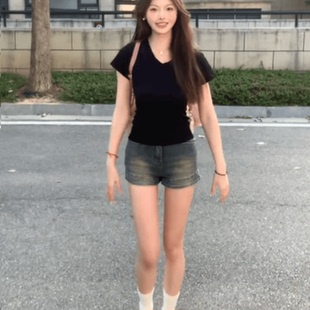 显瘦百搭纯欲辣妹收腰上衣 黑色v领正肩短袖 t恤女夏季 2025新款 修身