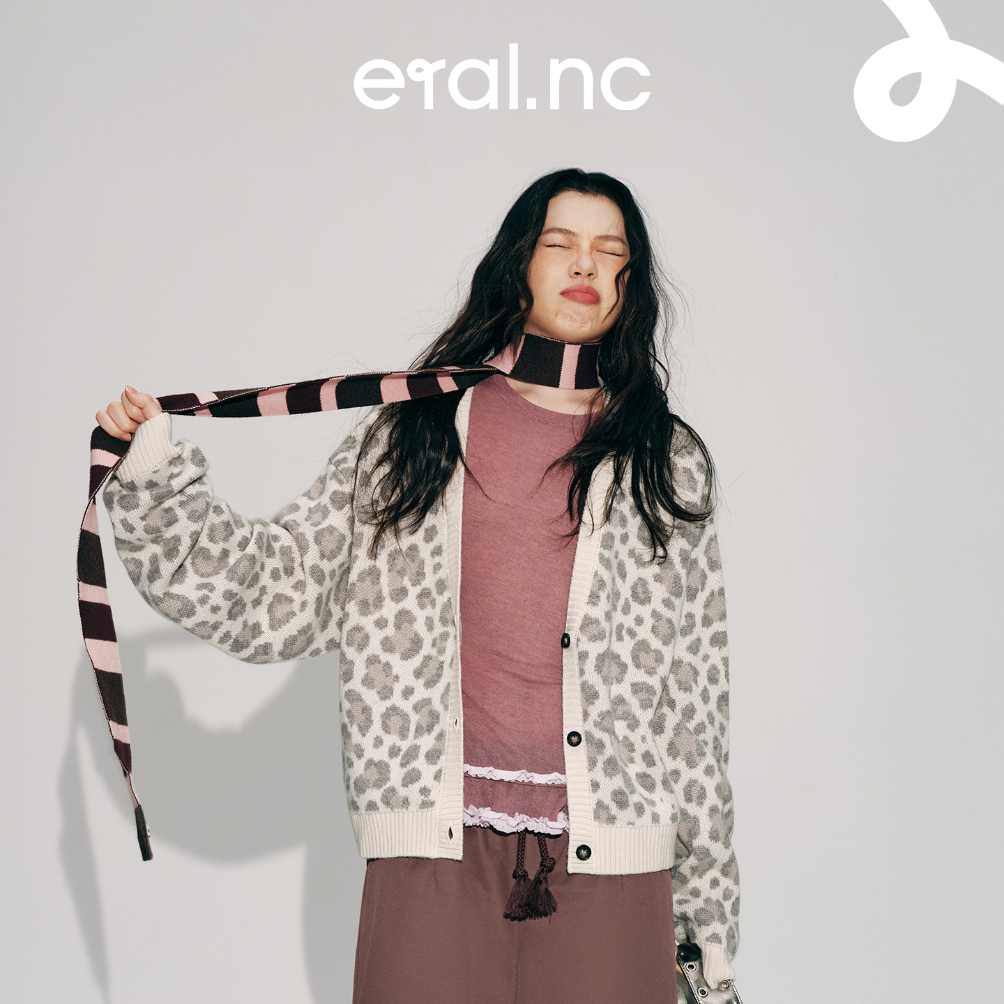 eral nc星迹002都市通勤豹纹斑点V领开衫女生加厚宽松时尚毛衣